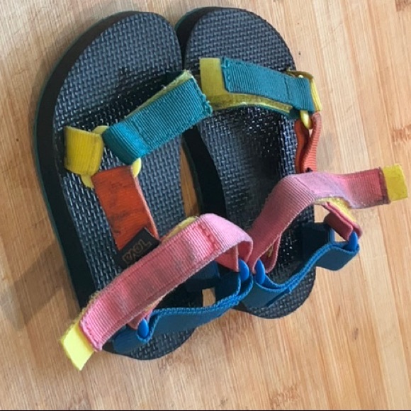 Set of 2: 1) Tom’s slip on shoes. Velcro closure & 2) Teva multicolored sandals - Picture 6 of 7